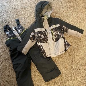 Snow coat and bibs size 2T